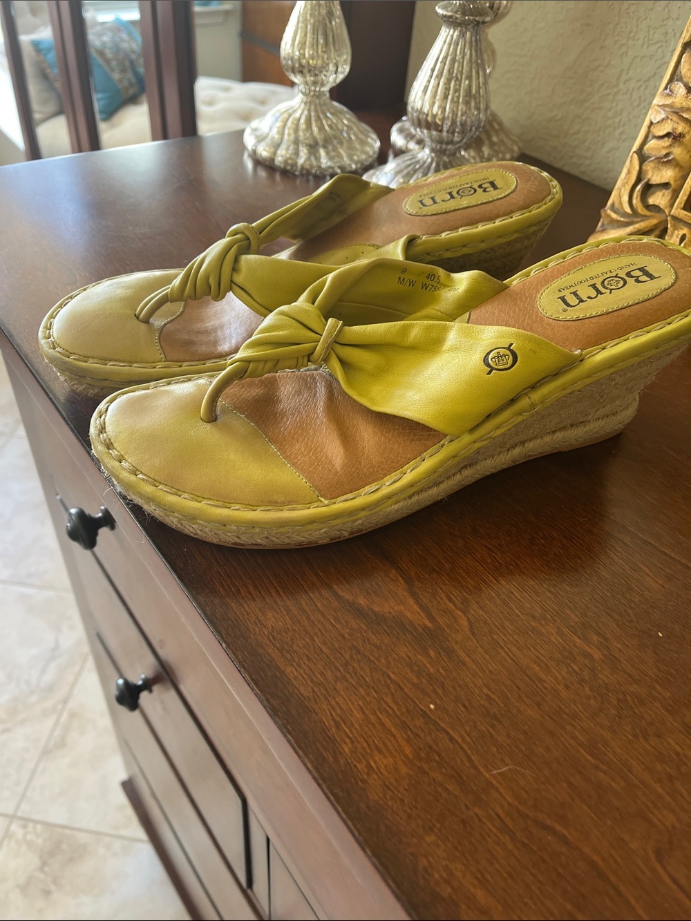 Born Lime Green Yellow Knot Leather 3 Inch Wedge Thong Sandals Size 9 - Picture 7 of 16
